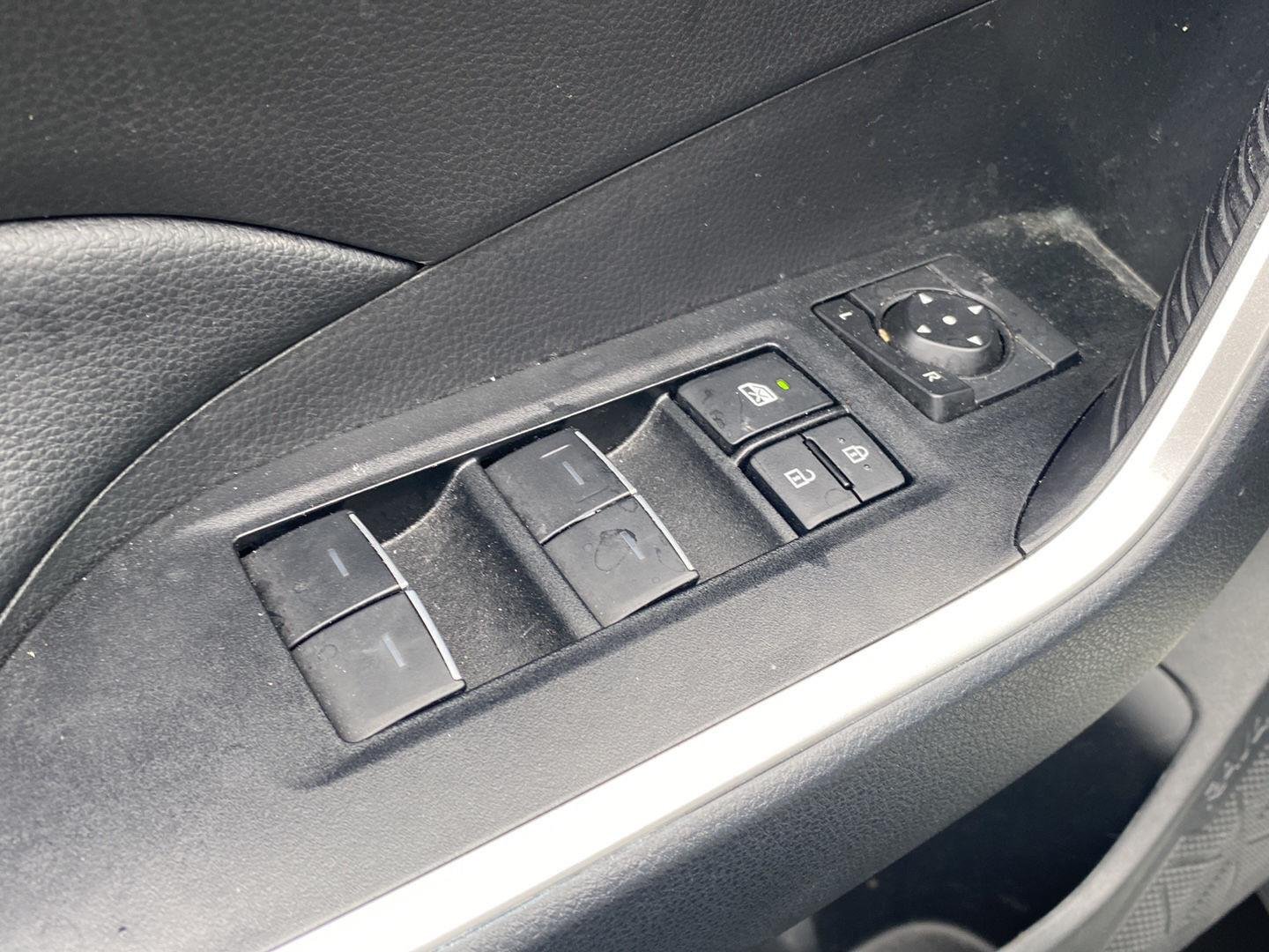 Used 2025 Ice Cap Toyota XLE image 16