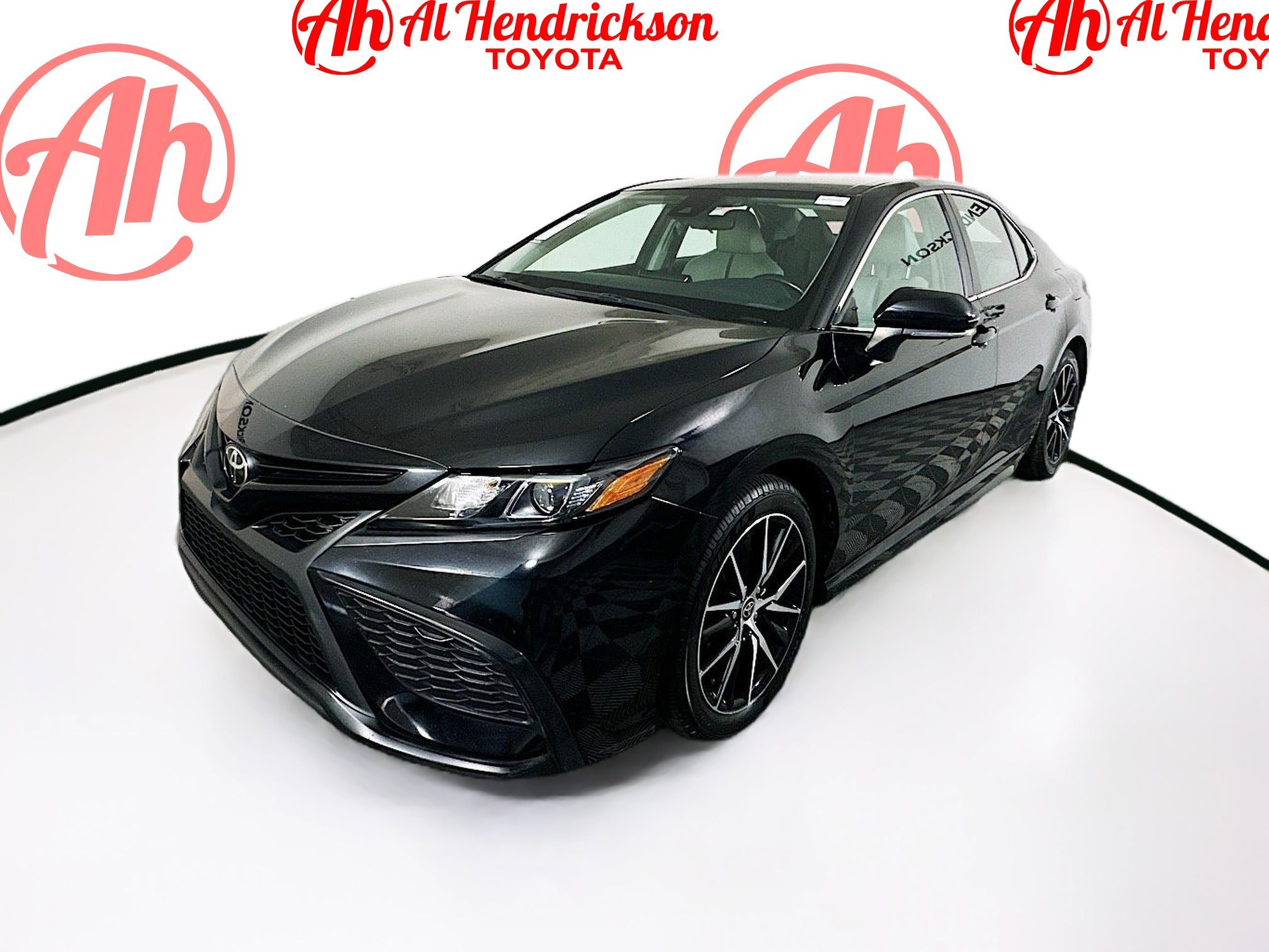 Used 2022 Midnight Black Metallic Toyota SE image 7