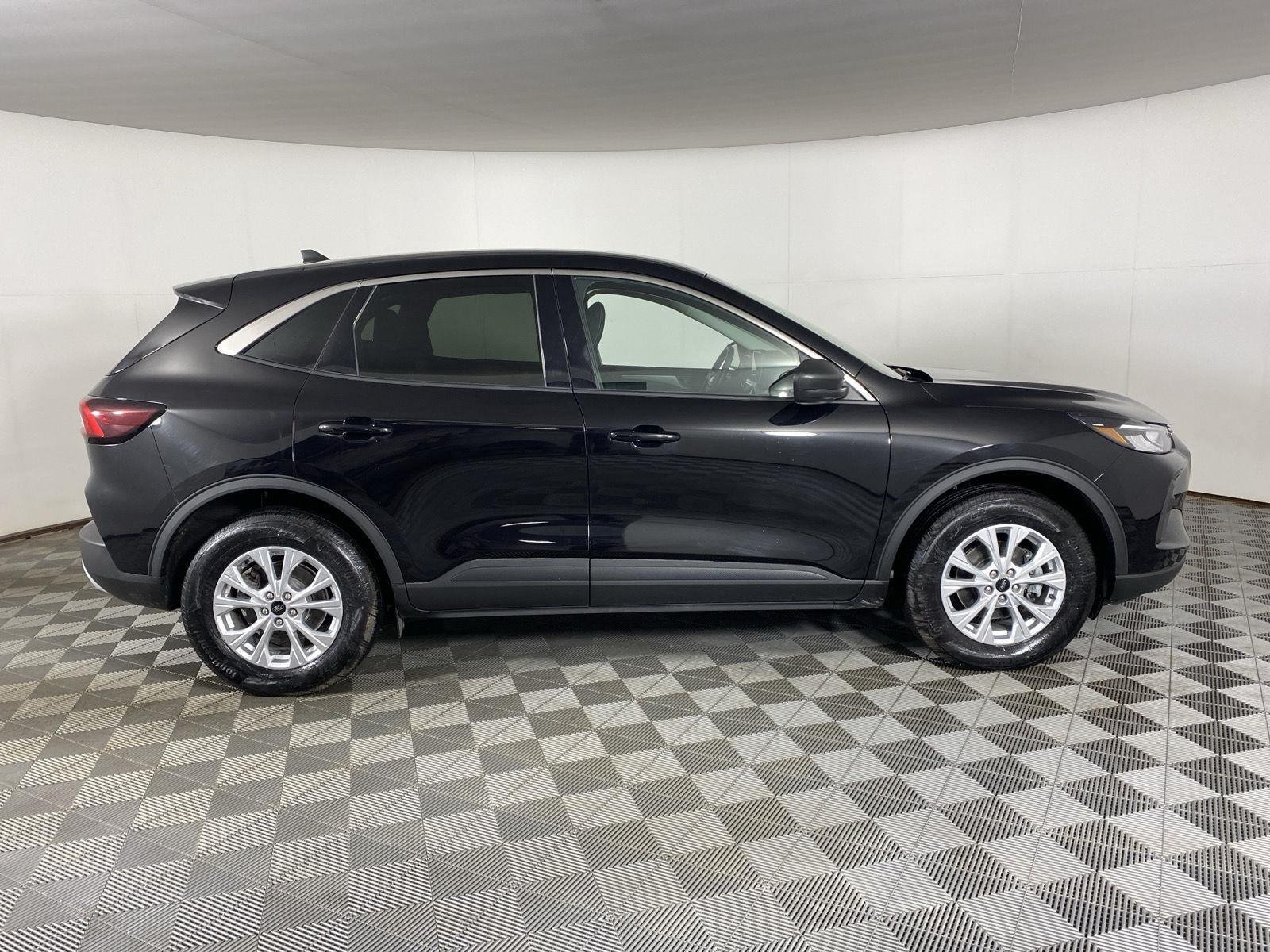 Used 2023 Agate Black Ford Active image 11