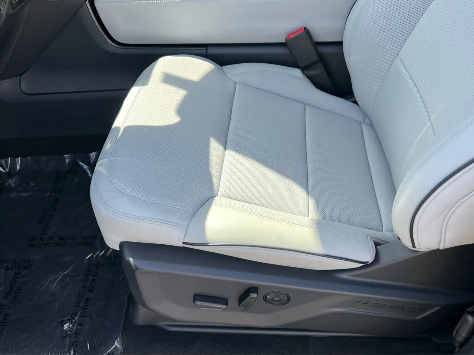 New 2026 Agate Black Metallic Ford MAX Platinum® image 31