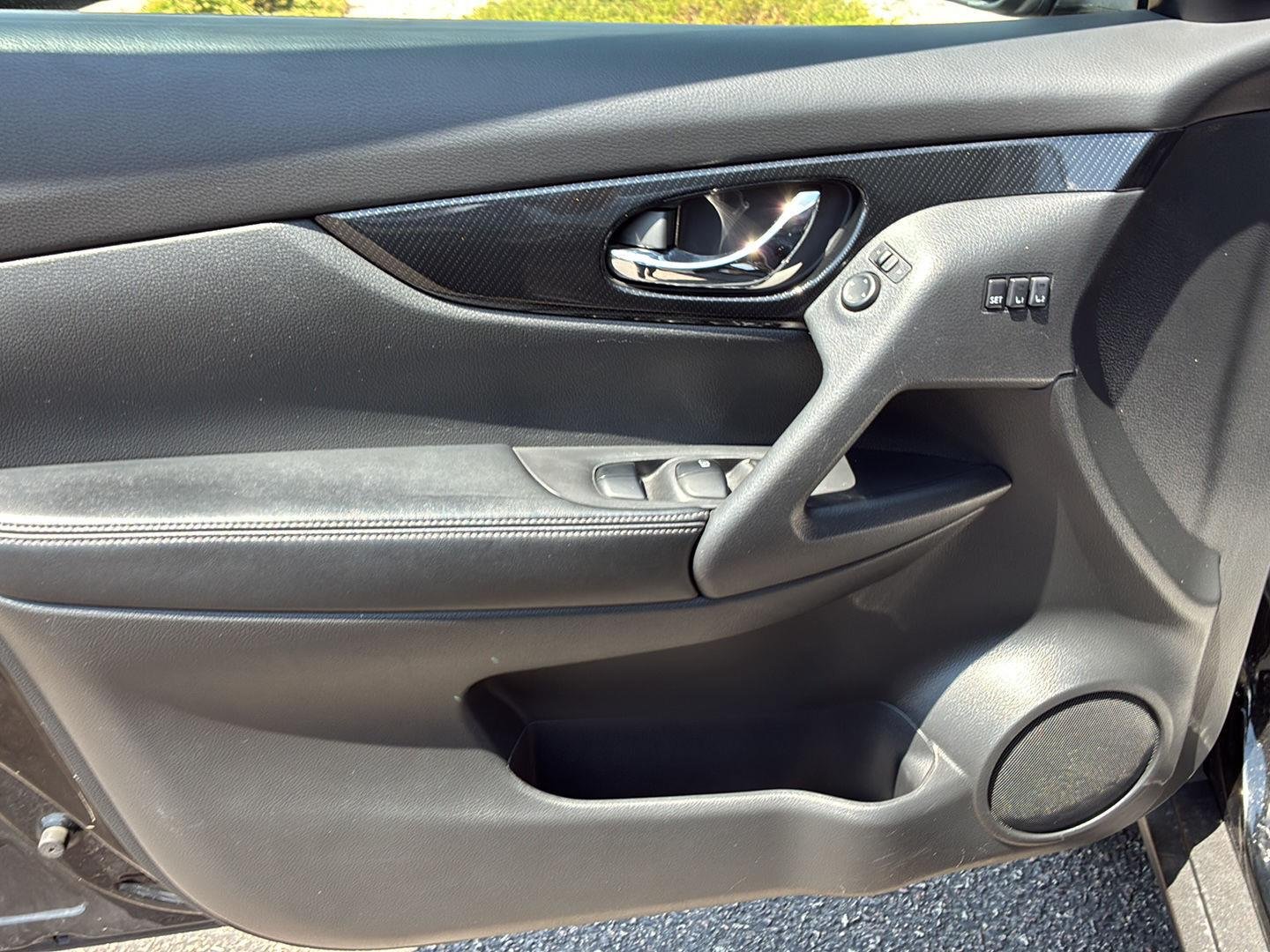 Used 2020 Magnetic Black Pearl Nissan SL image 14