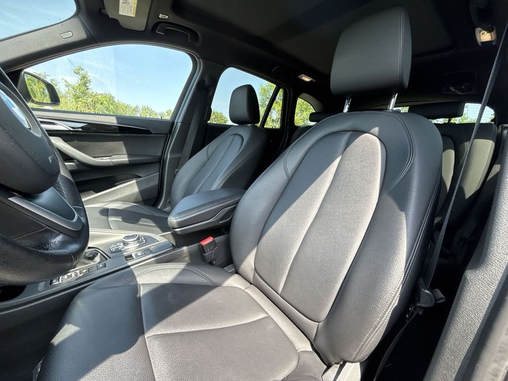 Used 2021 White BMW xDrive28i image 13
