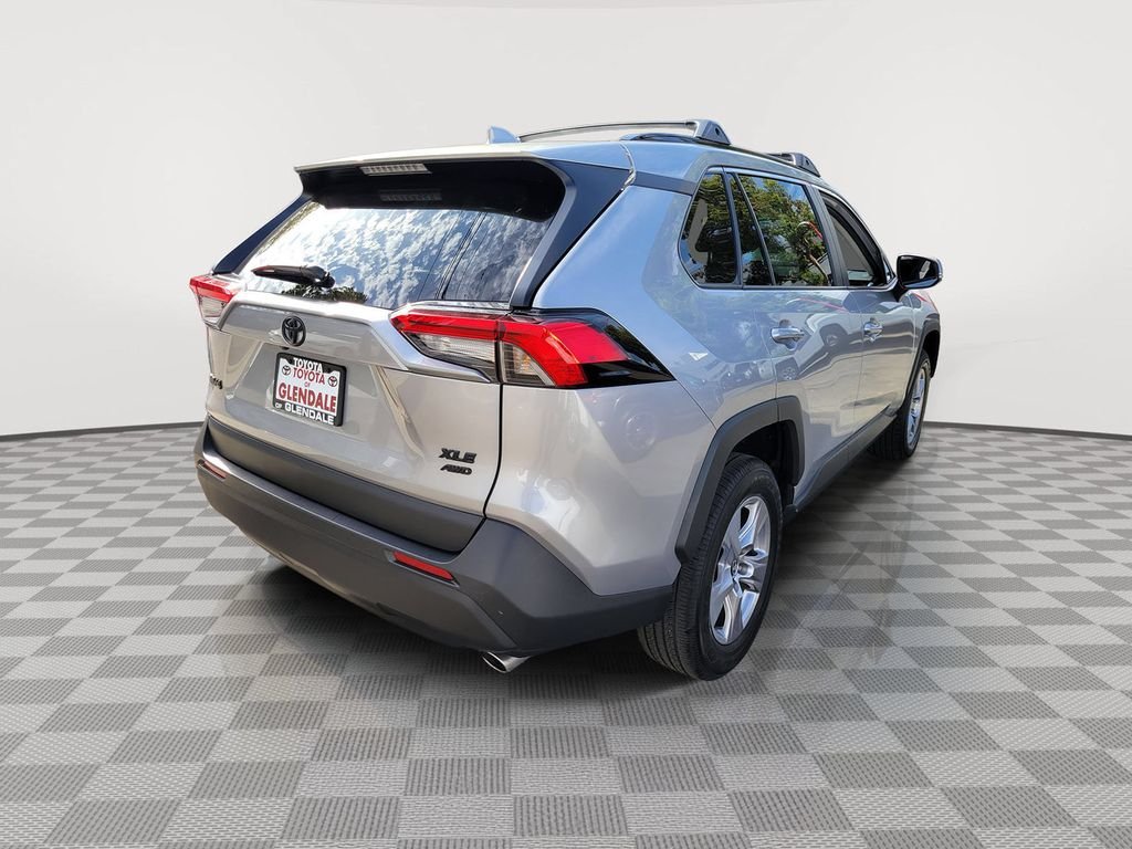 Used 2025 Silver Toyota XLE image 4