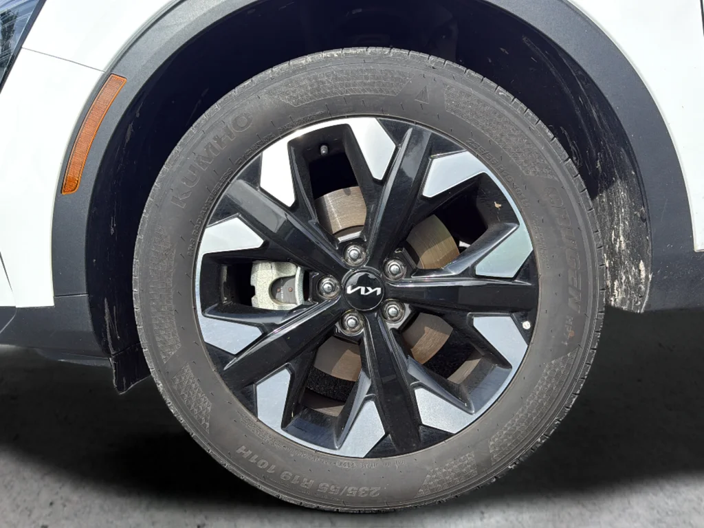 Used 2024 White Kia X-Line image 23