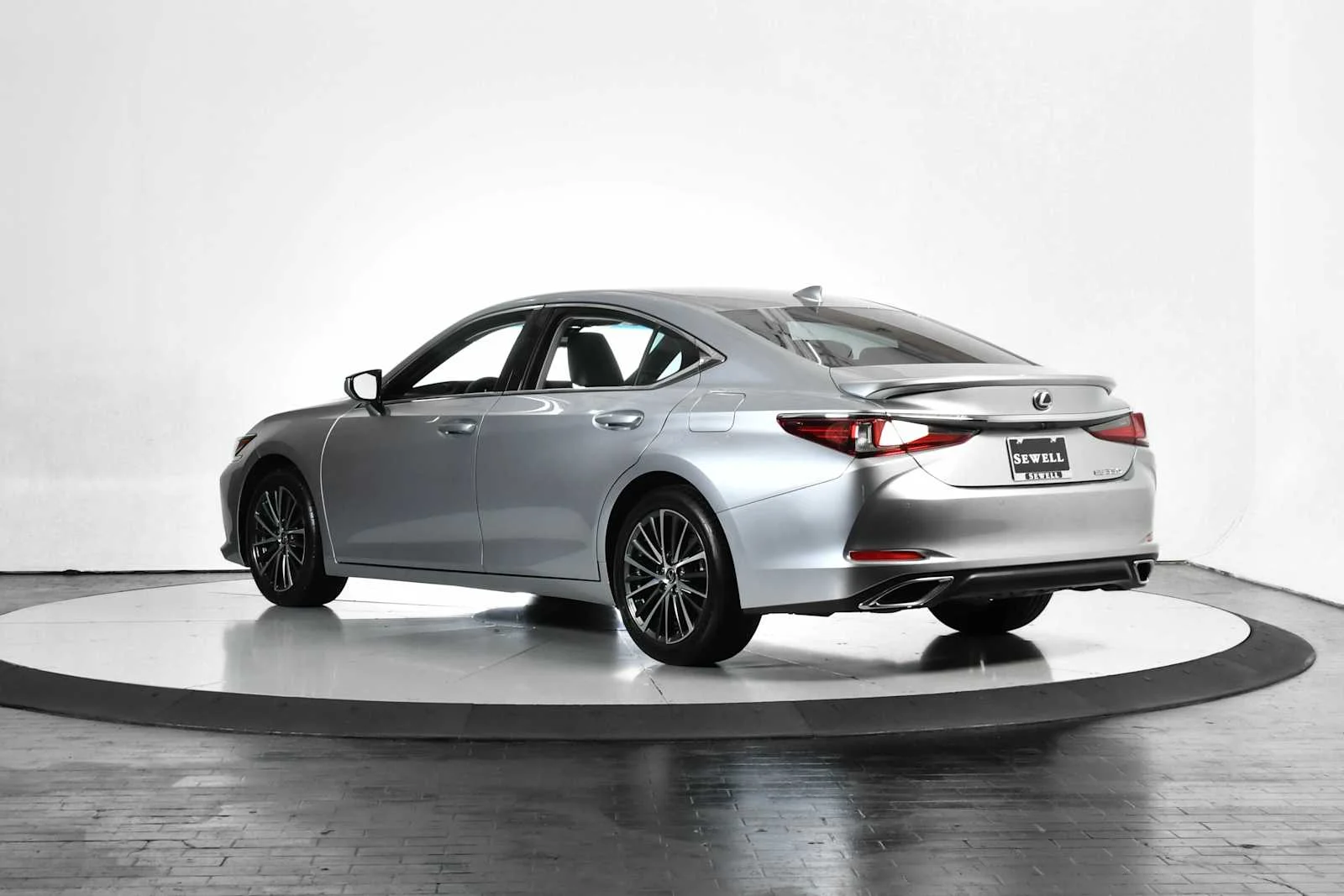 Used 2025 Iridium Lexus  image 4