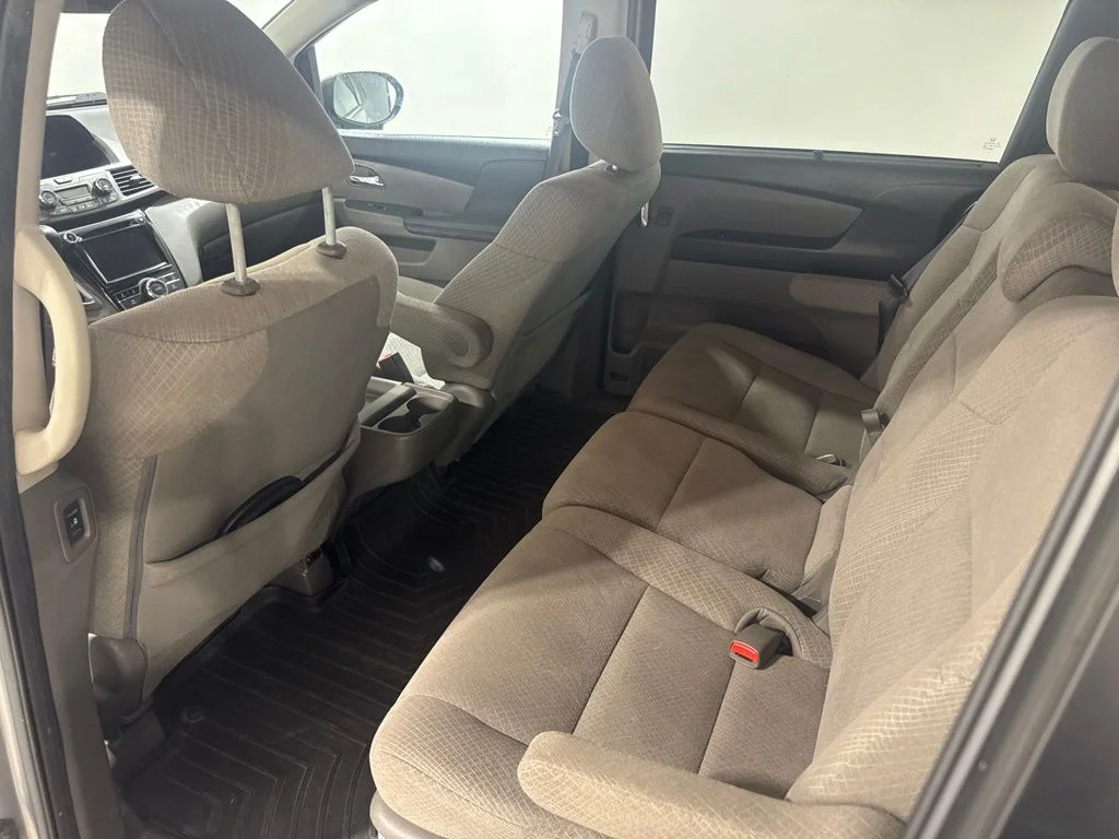 Used 2016 Lunar Silver Metallic Honda SE image 20