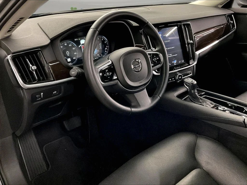 Used 2019 Gray Volvo T6 Momentum image 17