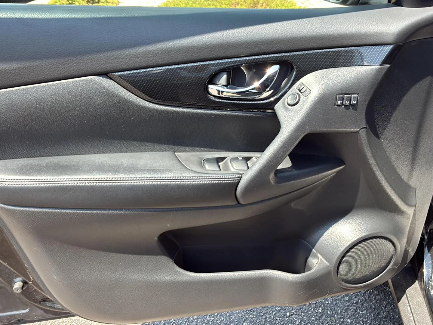Used 2020 Magnetic Black Pearl Nissan SL image 14