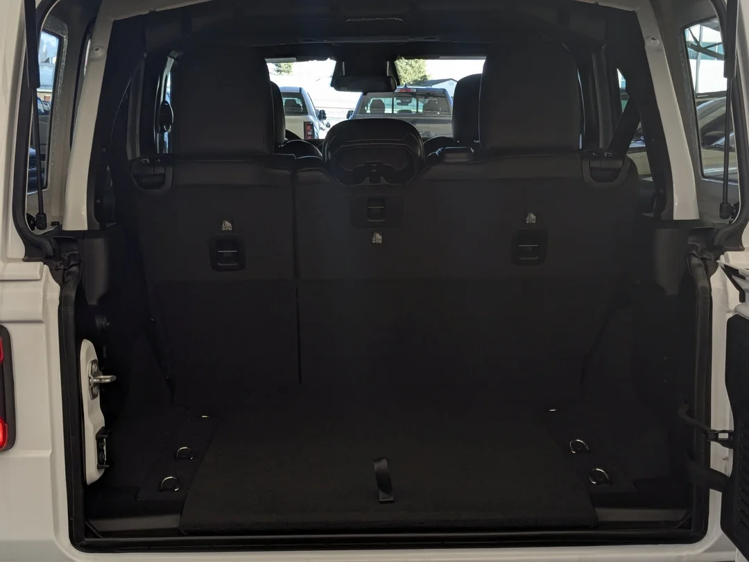 New 2026 White Jeep Sahara - - 4x4 - McKinley Leather Seats - Body? Colour Hardtop - Side Steps & More! image 26
