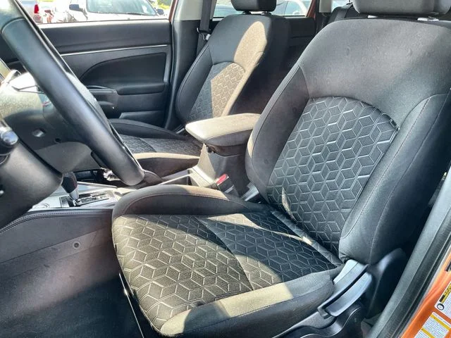 Used 2022  Mitsubishi  image 15
