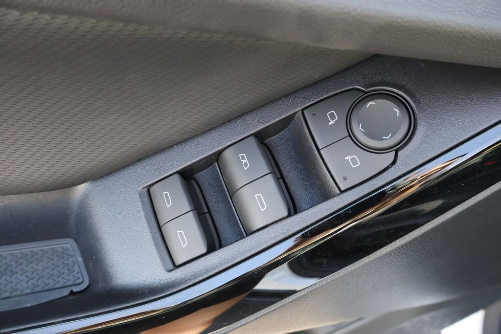 2027 Chevrolet Equinox LT - Photo 17