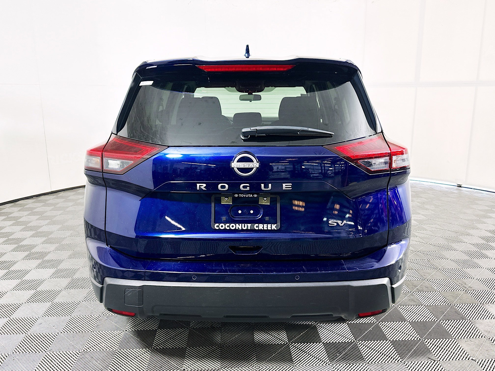 Used 2024 Deep Ocean Blue Pearl Nissan SV image 4