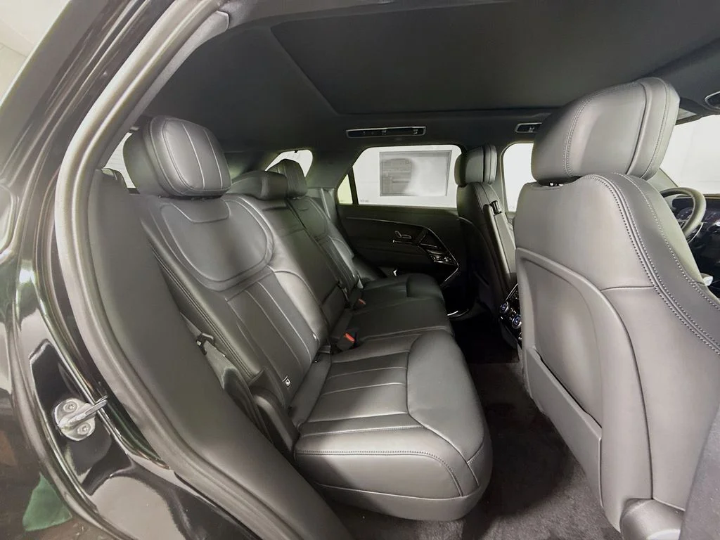 New 2026 Santorini Black Land Rover Dynamic SE image 29