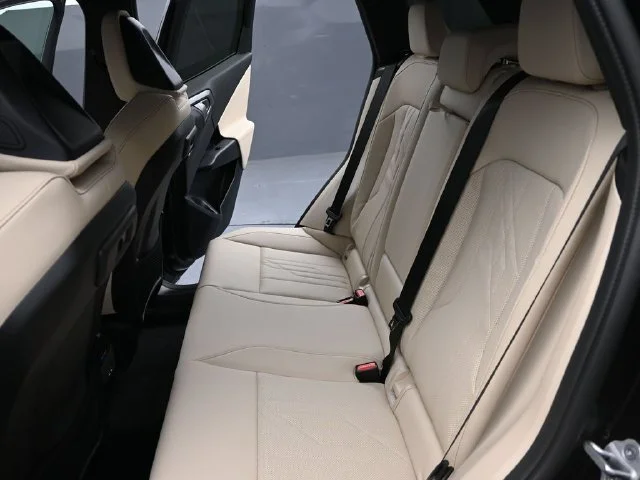 2026 BMW X3 30 - Photo 16