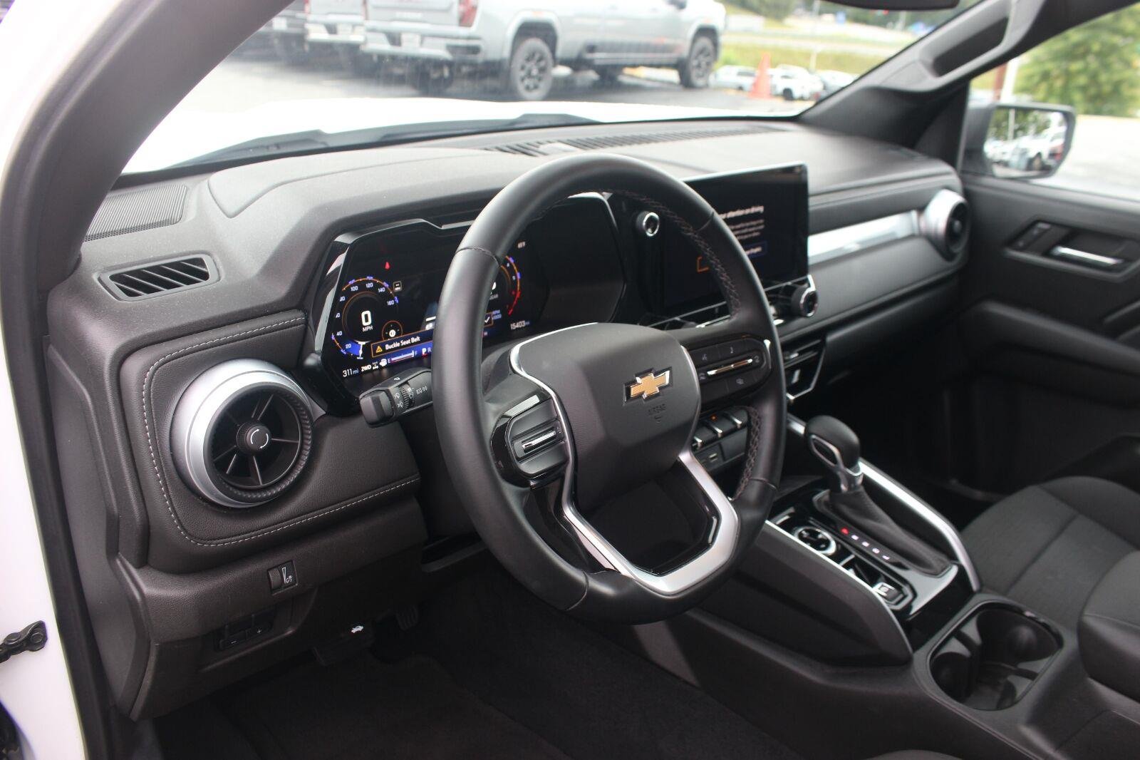 Used 2024 Summit White Chevrolet LT image 17