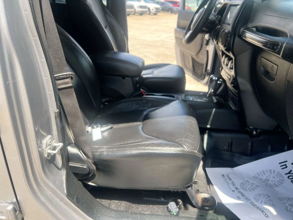 Used 2017 Silver Jeep Unlimited Sahara image 23