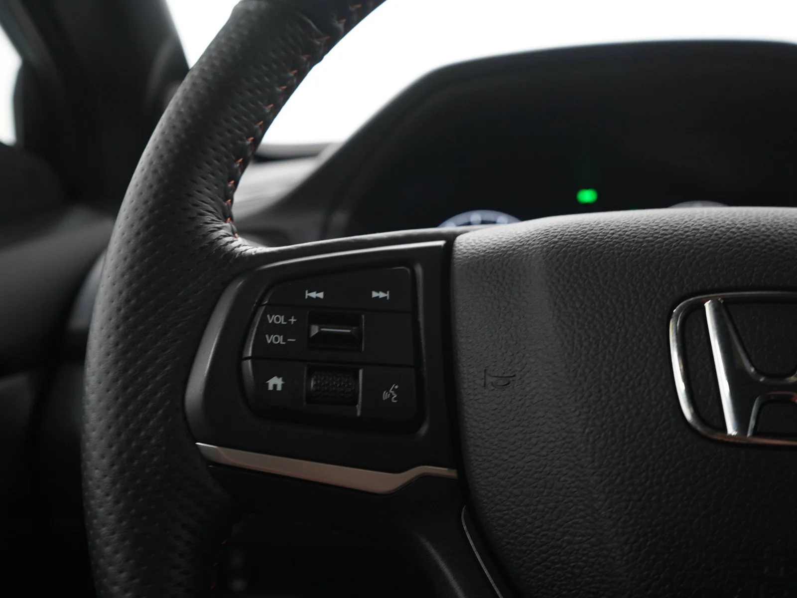 Used 2025 Sonic Gray Honda TrailSport+ image 25