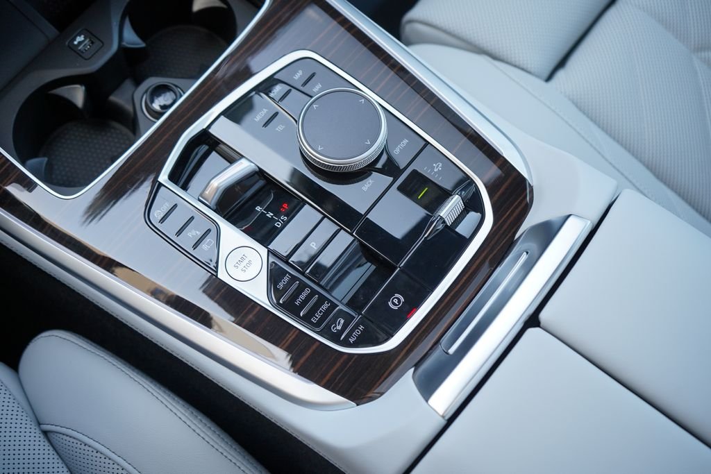 New 2026 Alpine White BMW xDrive50e image 18