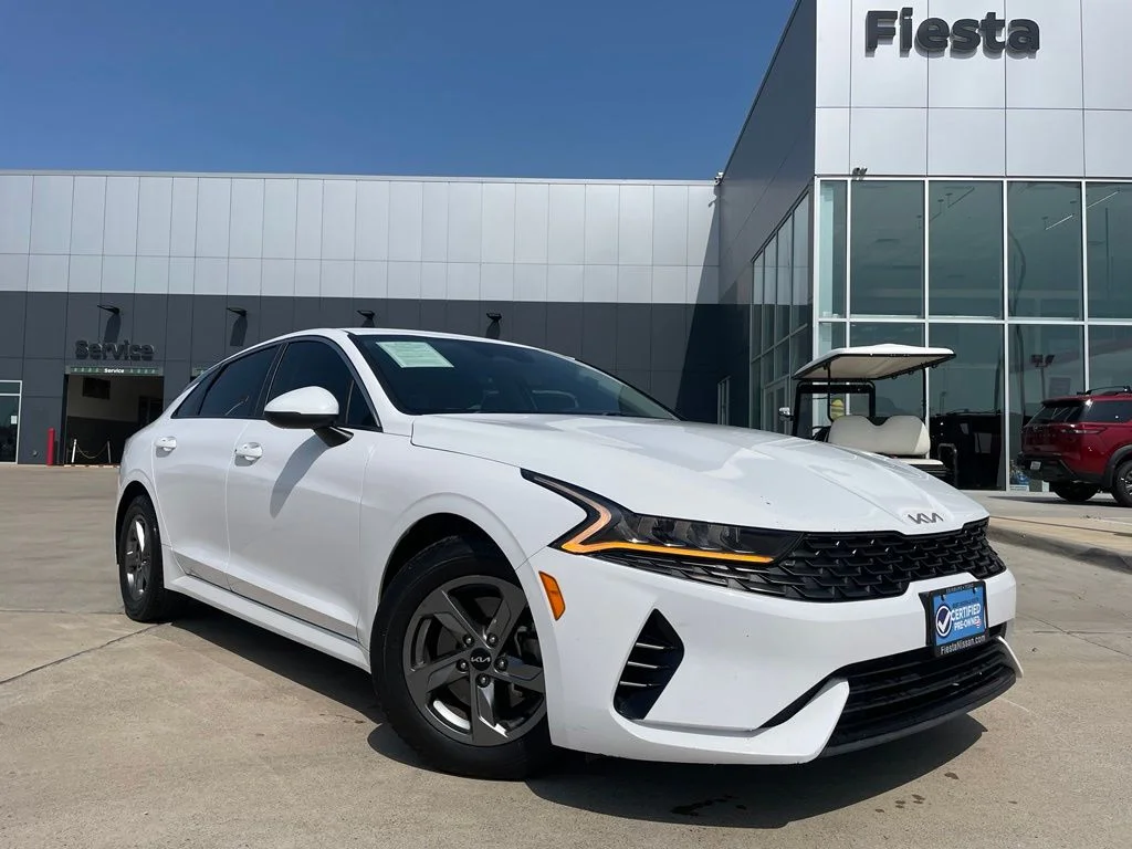 Used 2023 White Kia LXS image 1