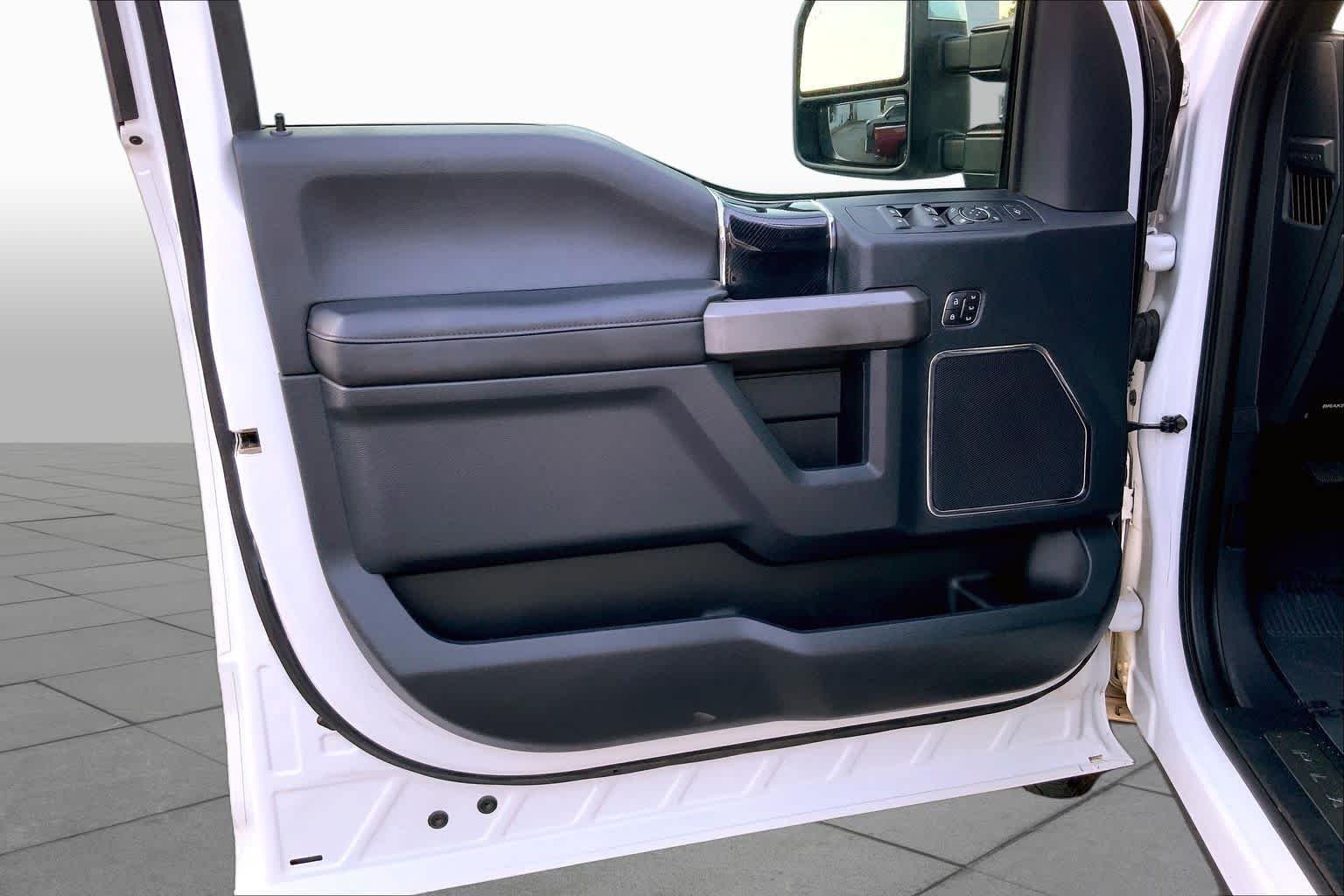 Used 2022 Star White Metallic Tri-Coat Ford Platinum image 19