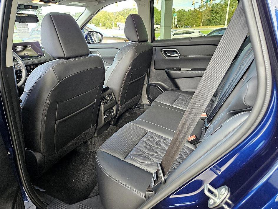 2026 Nissan Rogue Platinum - Photo 8