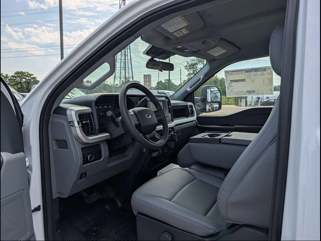 New 2026 Oxford White Ford F-600® XL image 4