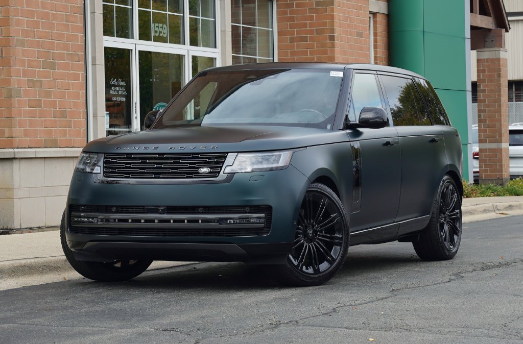 New 2027 British Racing Green Satin Land Rover SE image 1