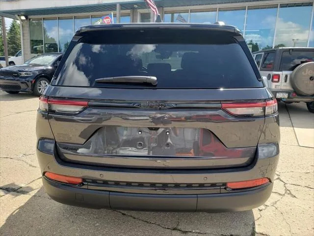 New 2025 Baltic Gray Metallic Clear-Coat Exterior Paint Jeep Altitude X image 16