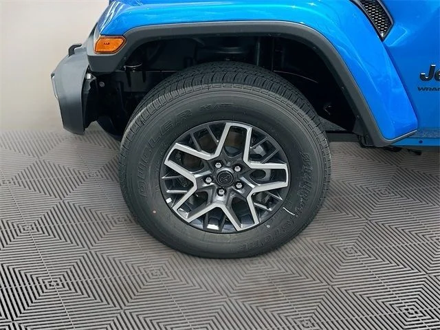 New 2025 Hydro Blue Pearl-Coat Exterior Paint Jeep Sahara image 19