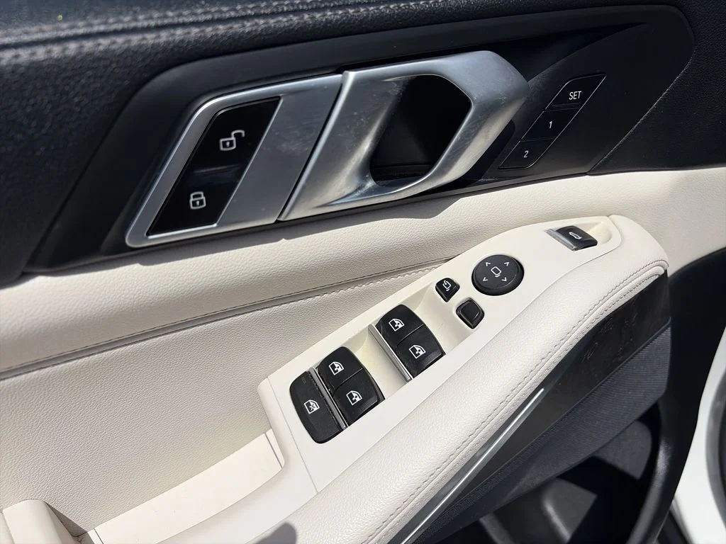 Used 2020 White BMW sDrive40i image 18