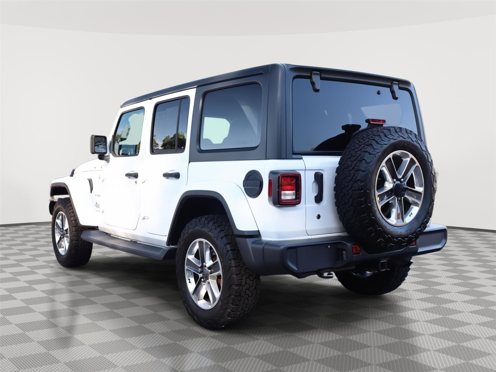 Used 2020 Bright White Clearcoat Jeep Sahara image 5