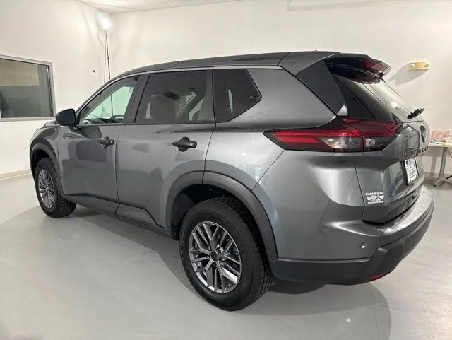 Used 2024 Gray Nissan S image 6