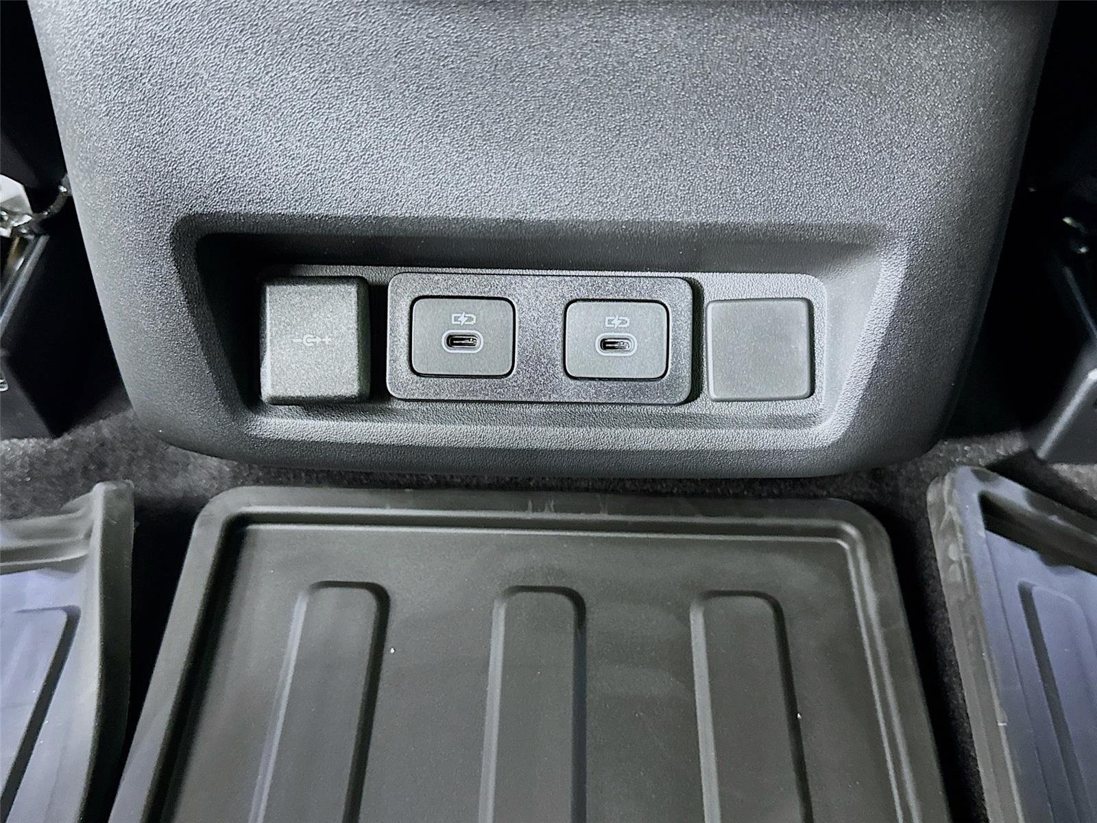 Used 2026 Gray Land Rover Dynamic SE image 28