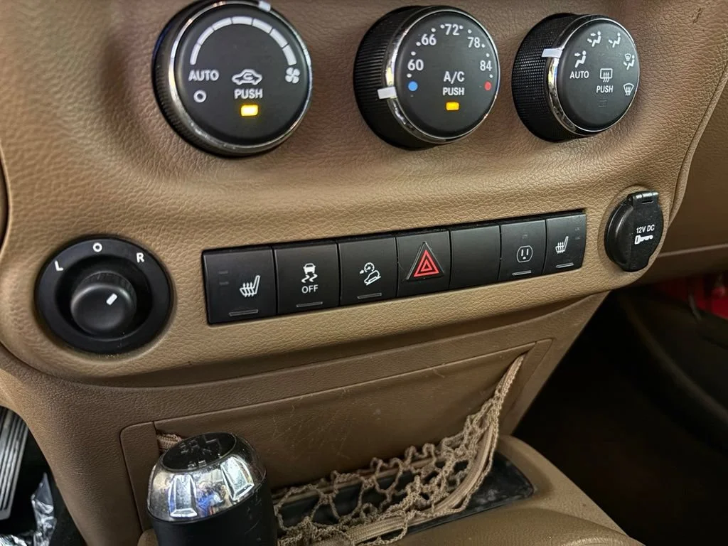 Used 2013 Red Jeep Sahara image 33