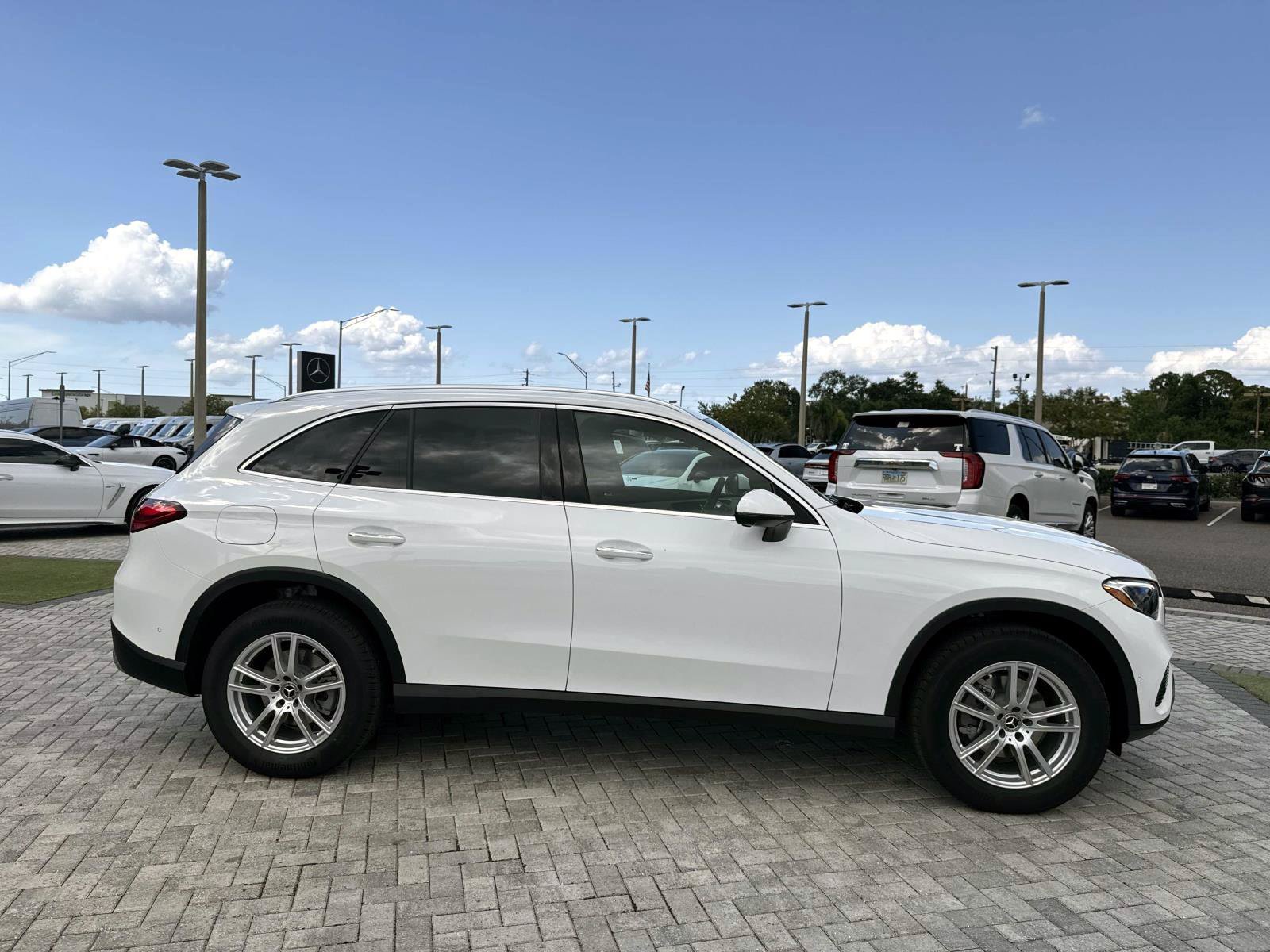 New 2026 Polar White Mercedes-Benz 300 SUV image 6
