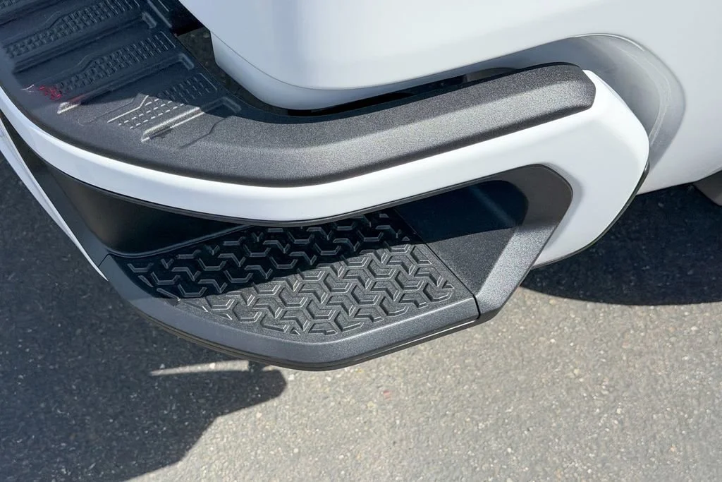 New 2026 Summit White GMC Elevation image 9