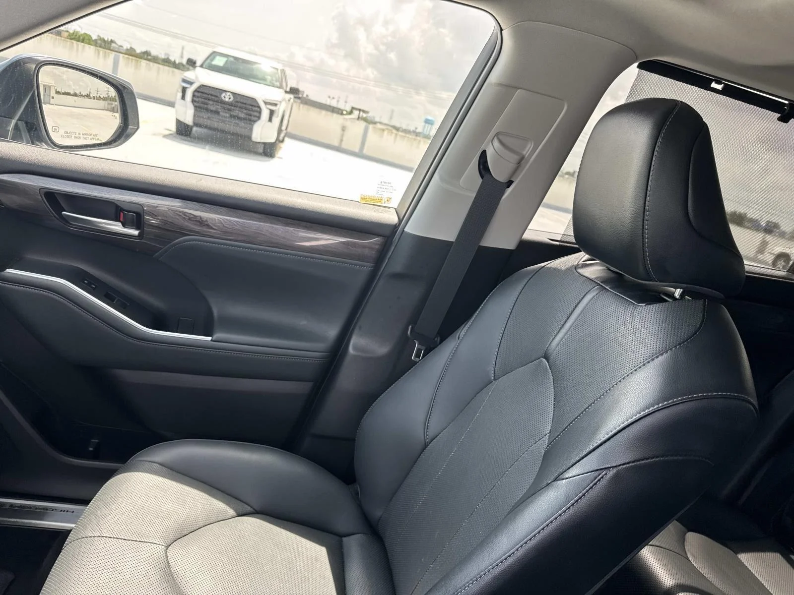 Used 2022 Moon Dust Toyota Limited image 16