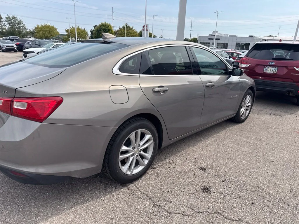 Used 2018 Pepperdust Metallic Chevrolet LT image 3