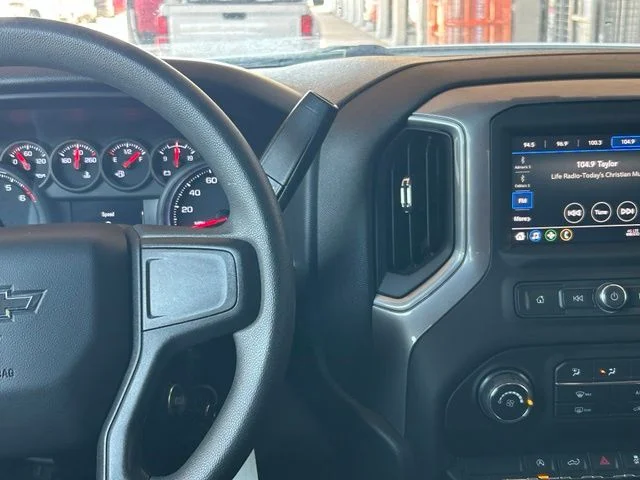 Used 2022 White Chevrolet Custom image 13