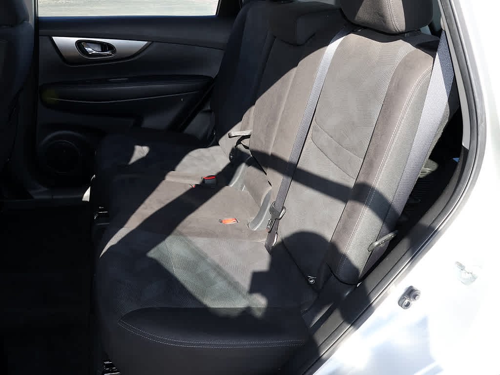 Used 2015 Brilliant Silver Nissan S image 11