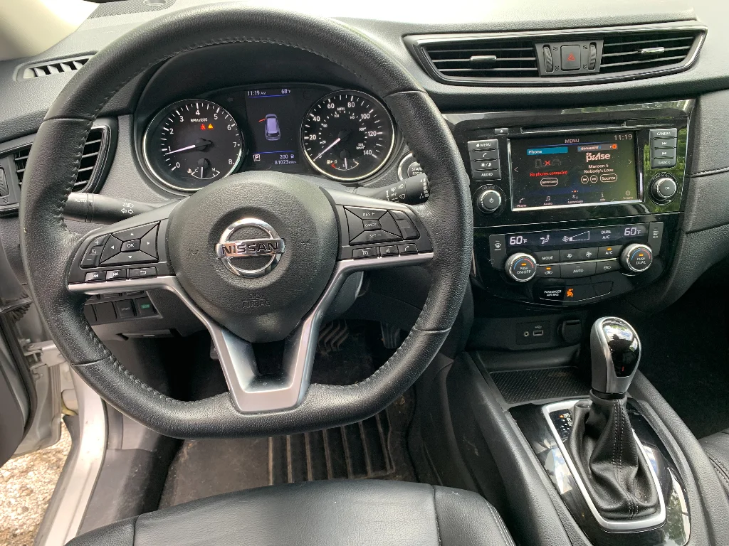 Used 2019 Brilliant Silver Metallic Nissan SV image 11