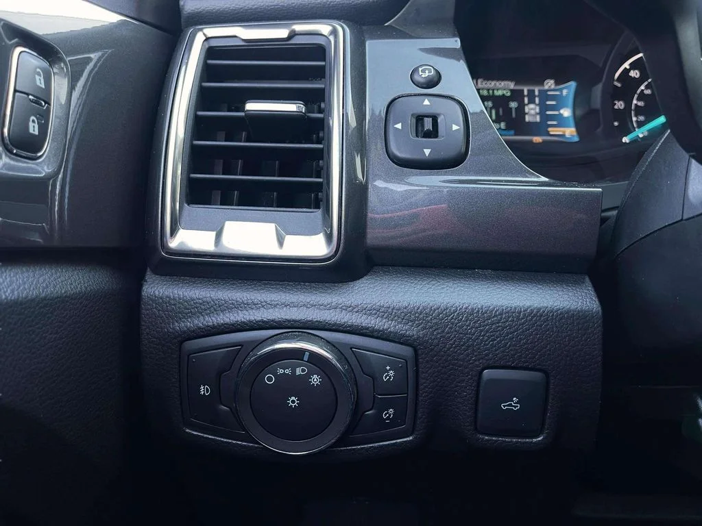 Used 2021 Iconic Silver Metallic Ford Lariat image 17