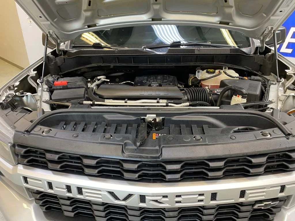 Used 2022 Silver Chevrolet Custom image 9