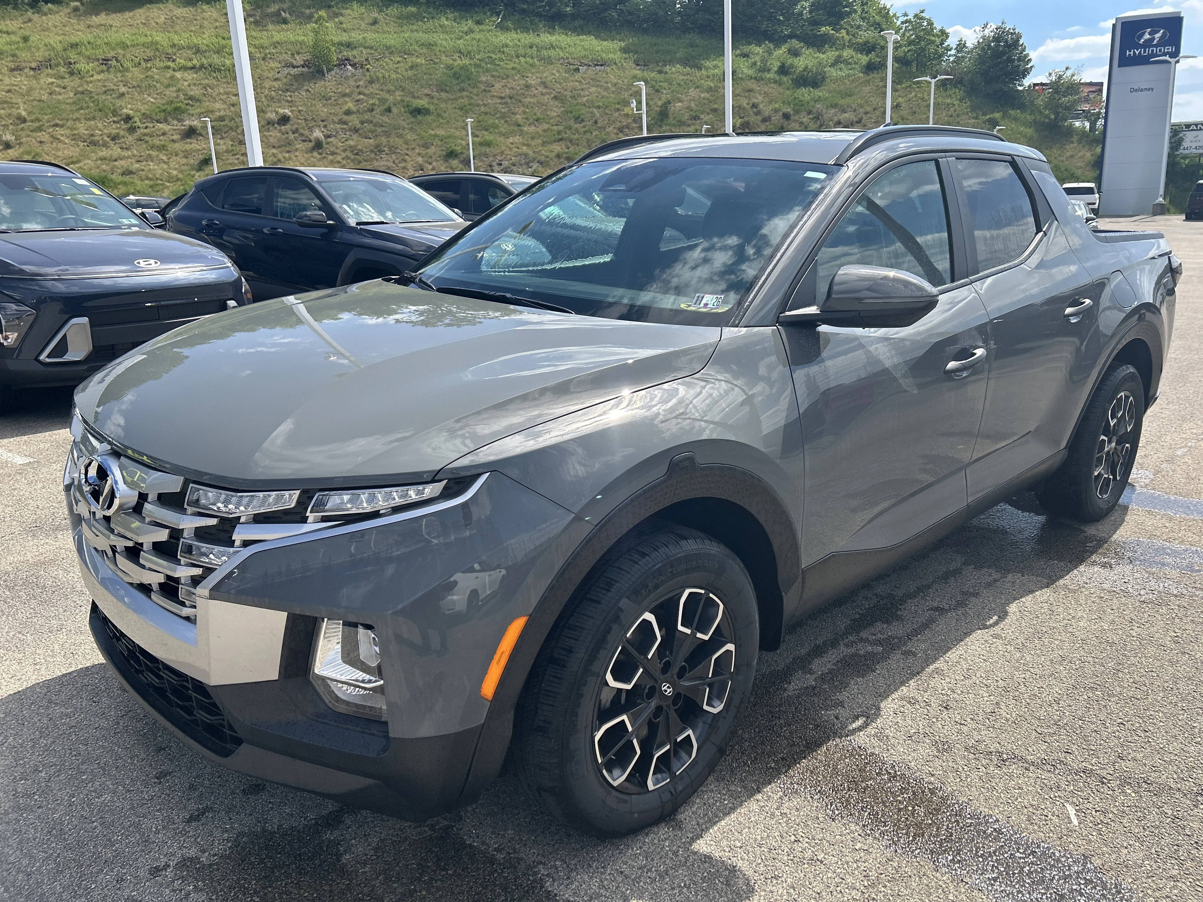 Used 2022 Hampton Gray Hyundai SEL image 11