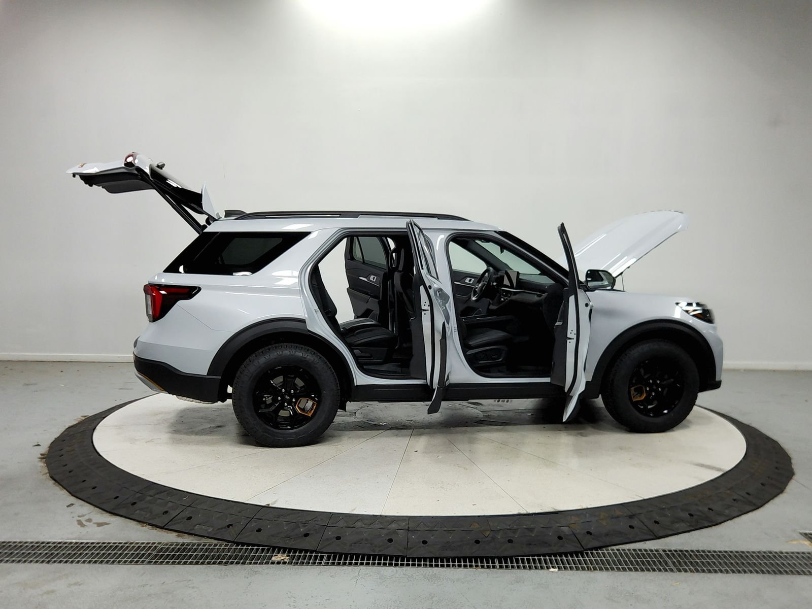 New 2026 Space White Metallic Ford Tremor® image 17