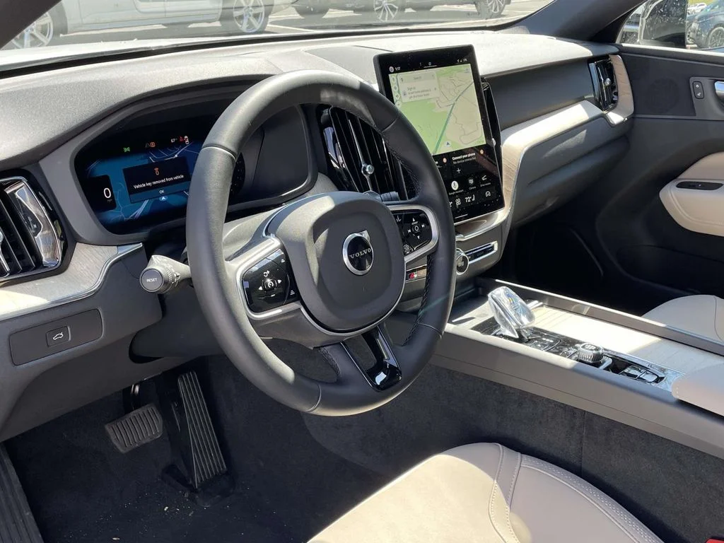 2026 Volvo XC60 Plus - Photo 12