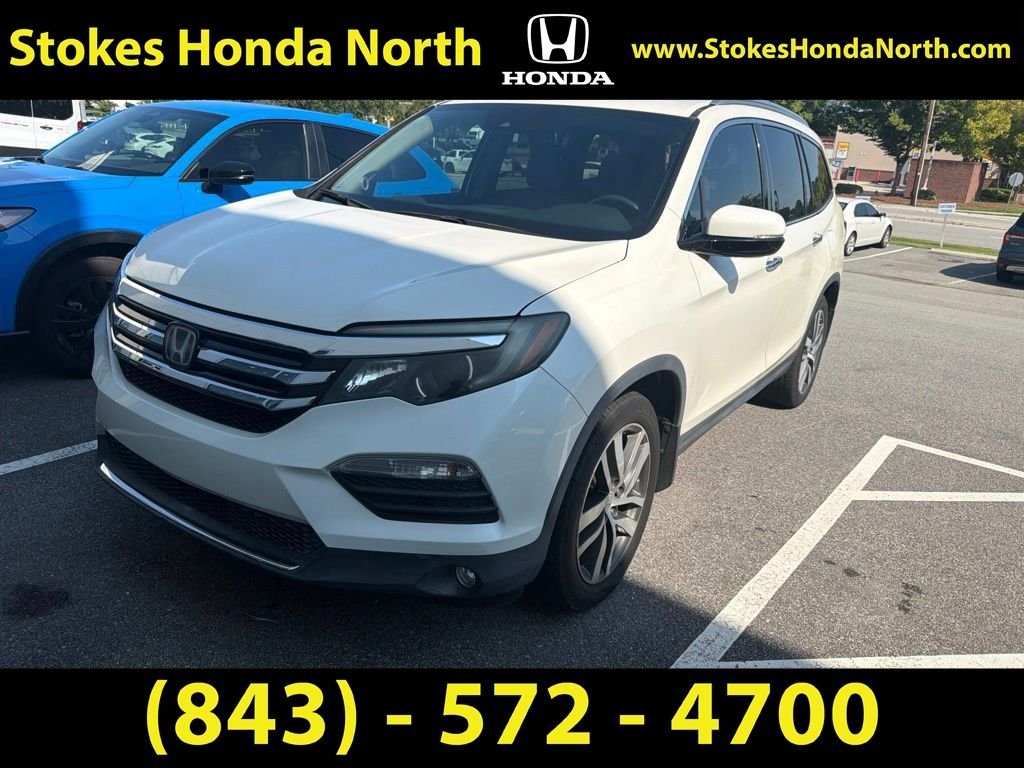 Used 2017  Honda Touring image 1