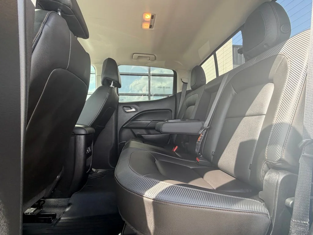 Used 2021 White GMC AT4 w/Leather image 21