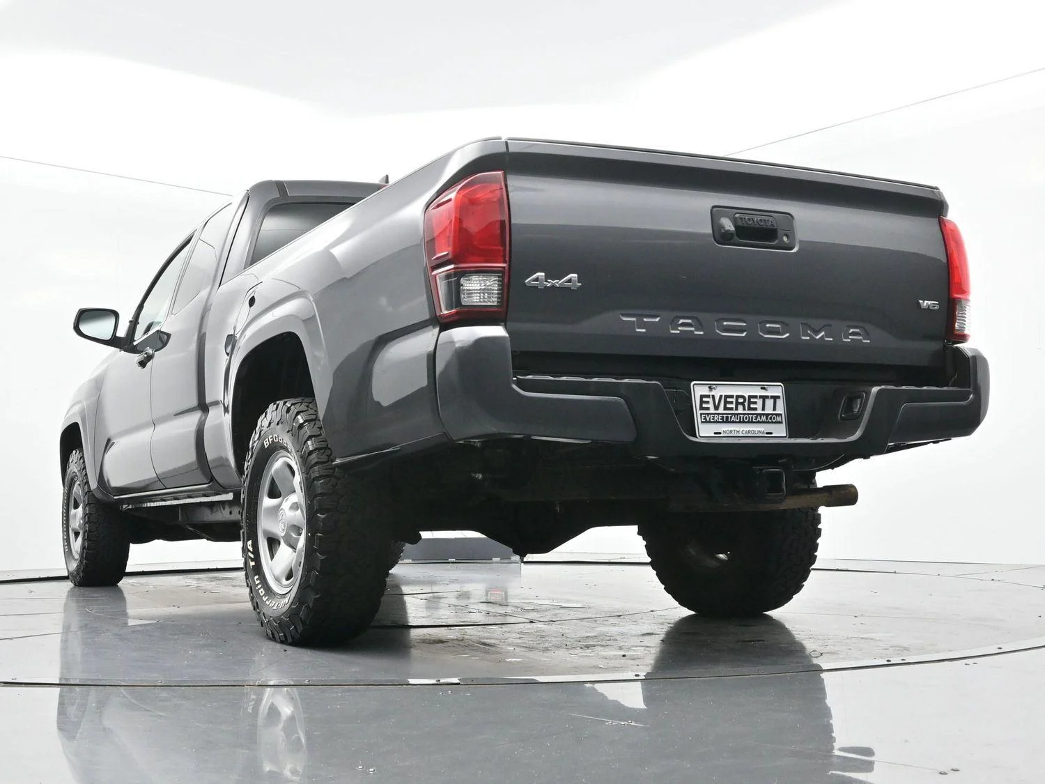 Used 2019 Magnetic Gray Metallic Toyota SR5 image 39