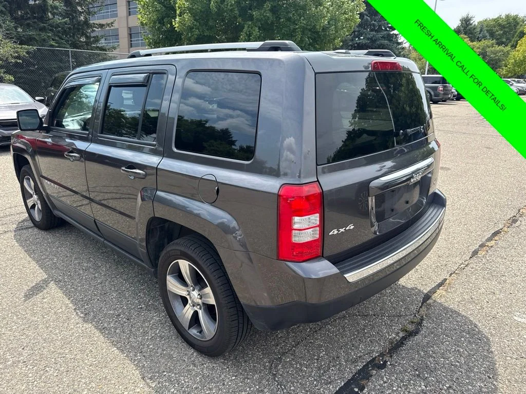 Used 2016 Gray Jeep Latitude image 11
